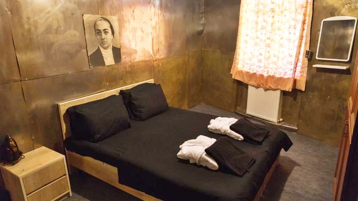 Alcatraz Jail-Hostel