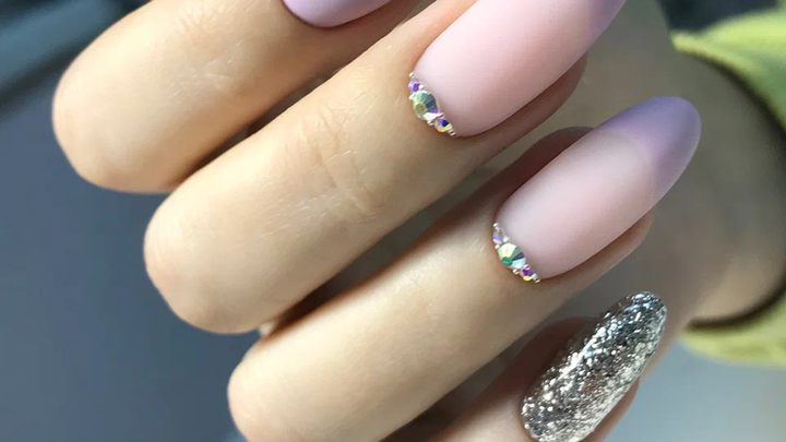 Alex. Xo. Nails