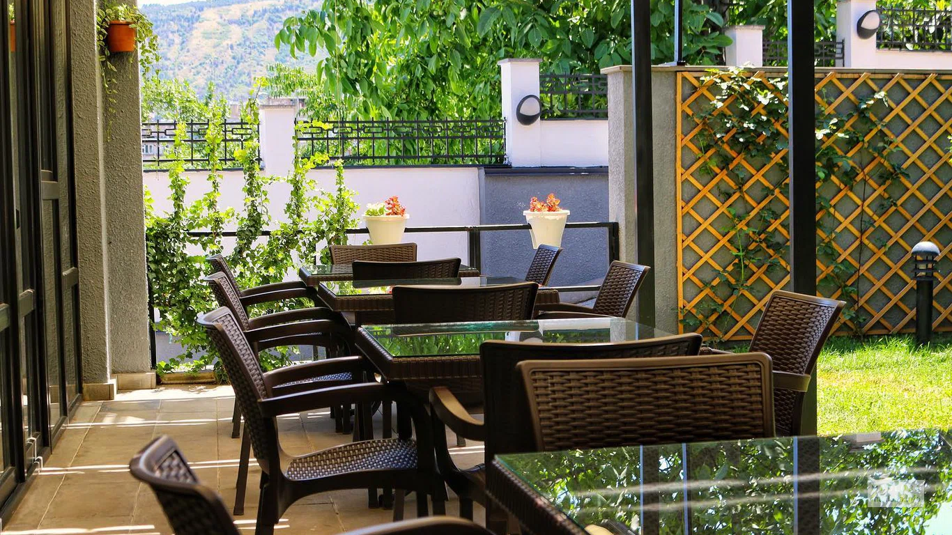 Столики в ресторане Alliance Hotel