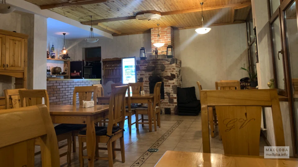 Зал Ресторана "Alpenhaus" в Степанцминде