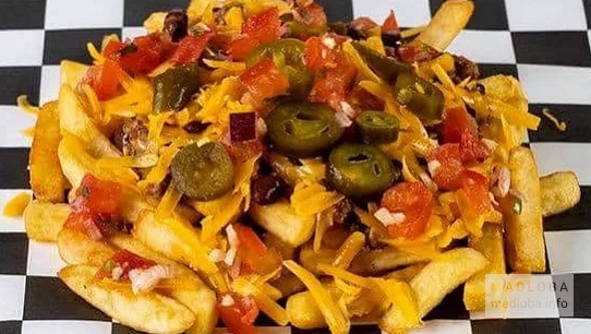 Жареный картофель с солеными огурцами в American Diner