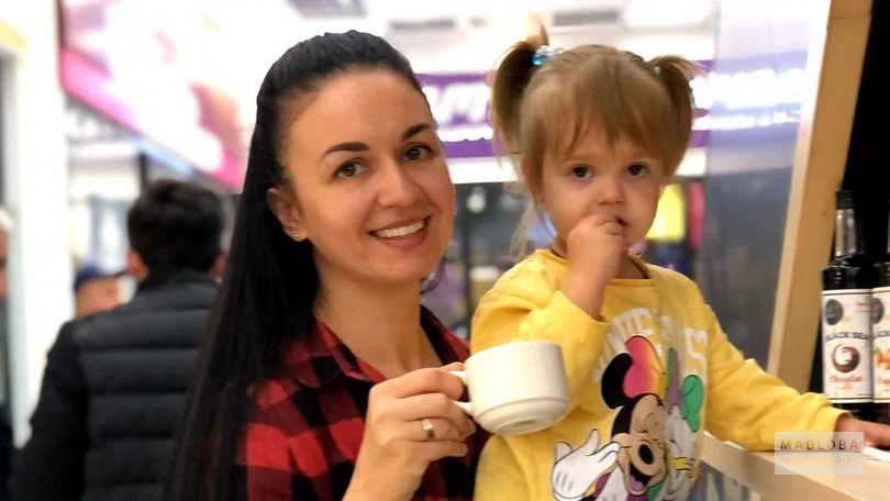 Посетители  в кофейне Amy coffee house