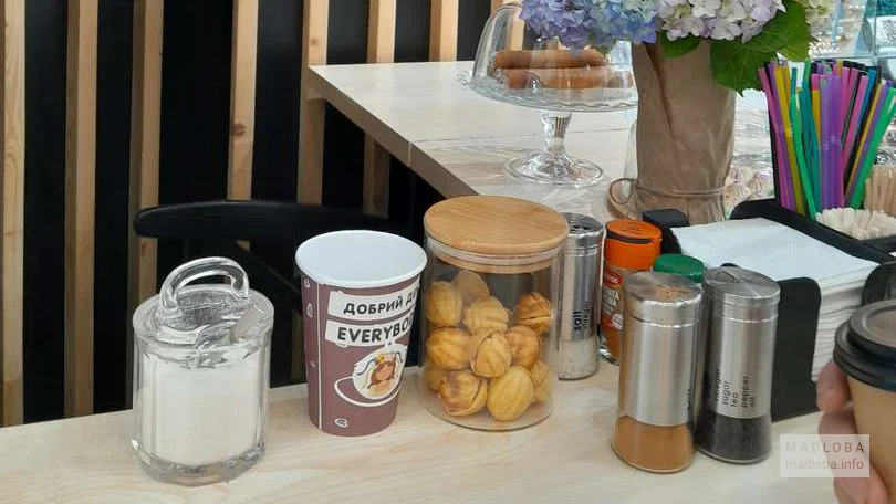 Стойка в кофейне Amy coffee house