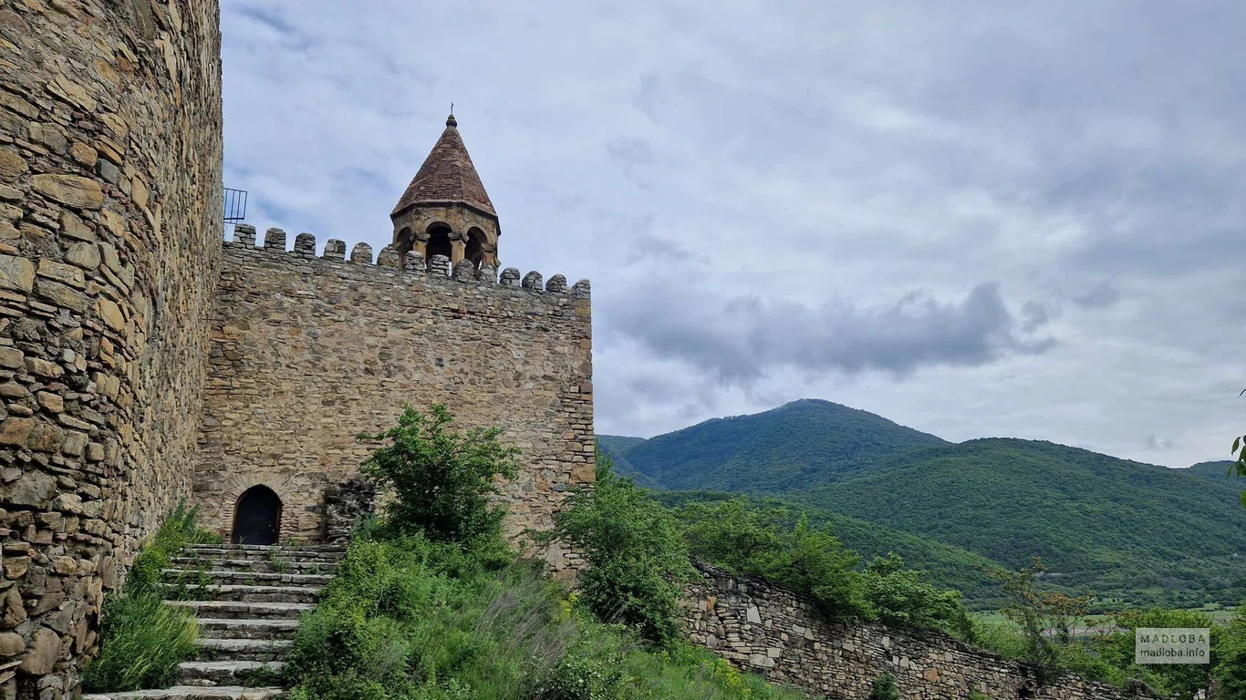 Замок Ананури