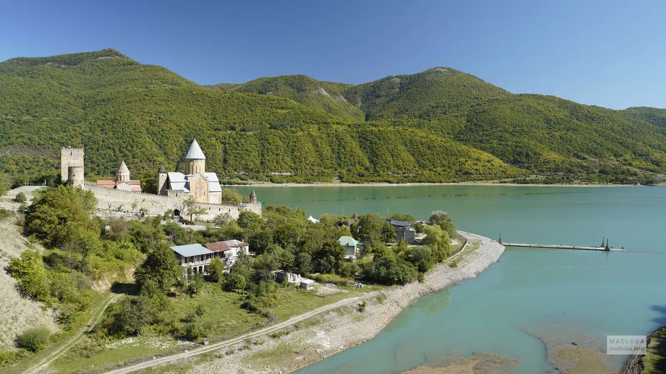 Вид на территорию замка