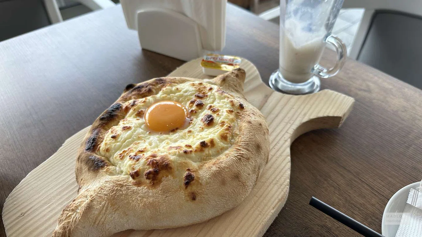Хачапури с яйцом