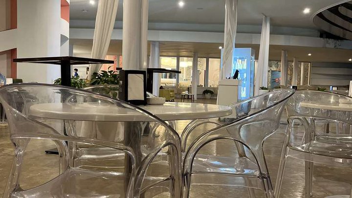 Aromi Italiani on the seaside promenade