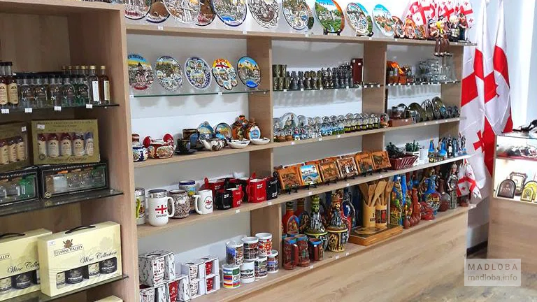 Полки магазина Art Amkari