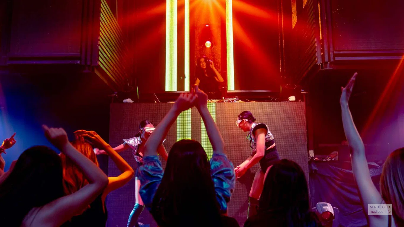Art Cabaret  Night Club & Karaoke, Show Girls