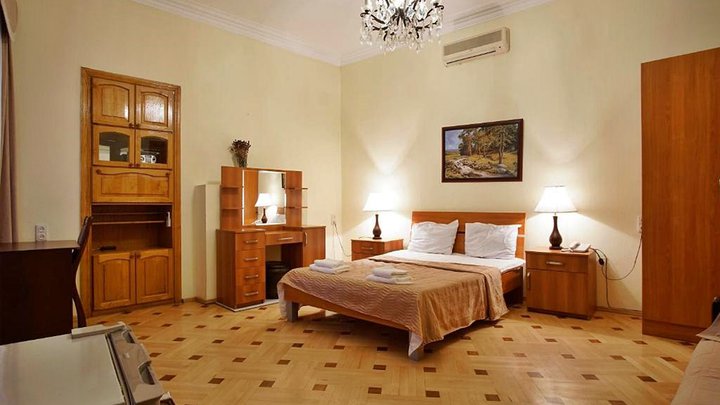 Arta Hotel