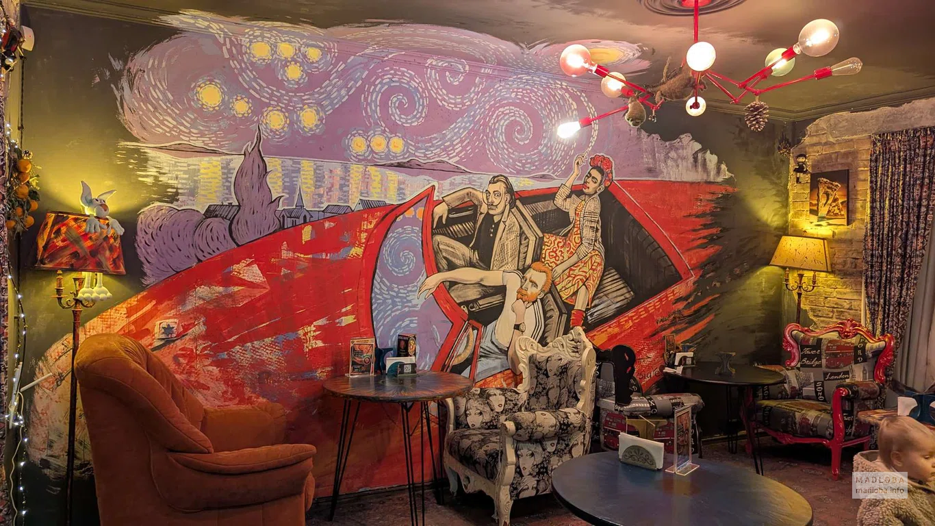 рисунок на стене в кафе Artumi Pizza в Батуми