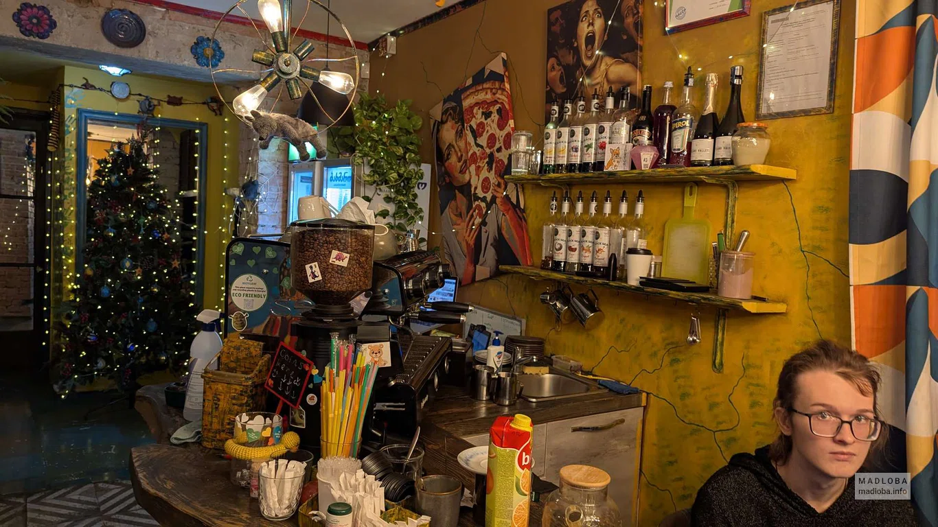 прилавок в кафе Artumi Pizza в Батуми