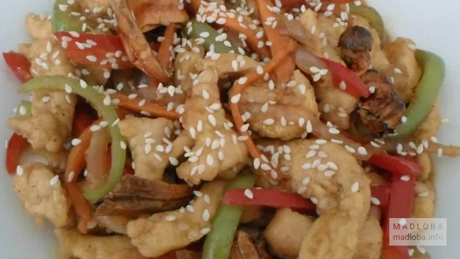 Блюдо азиатской кухни в Asian Cuisine