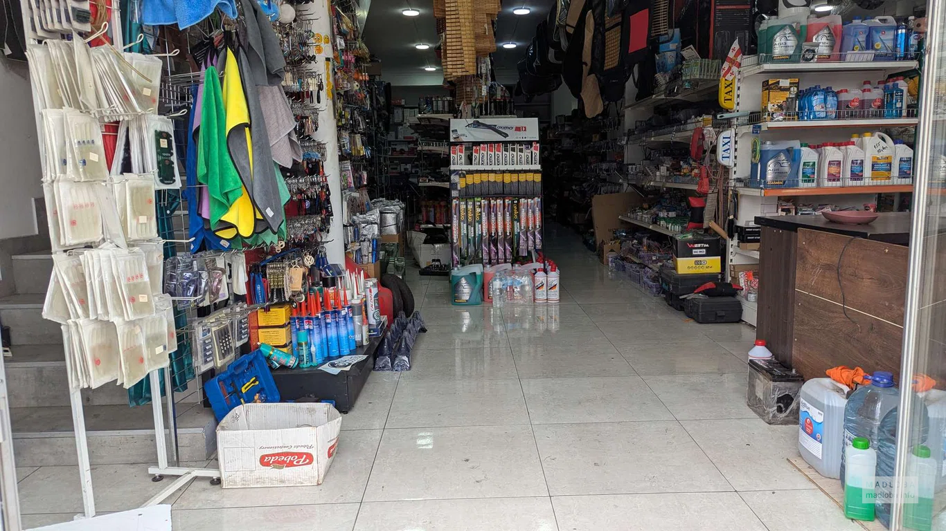 Товары для авто в магазине "AutoHub"в Батуми
