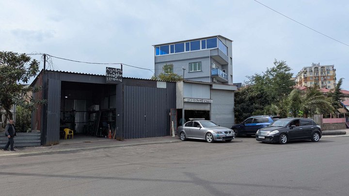 Auto repair shop (Abashidze St.)