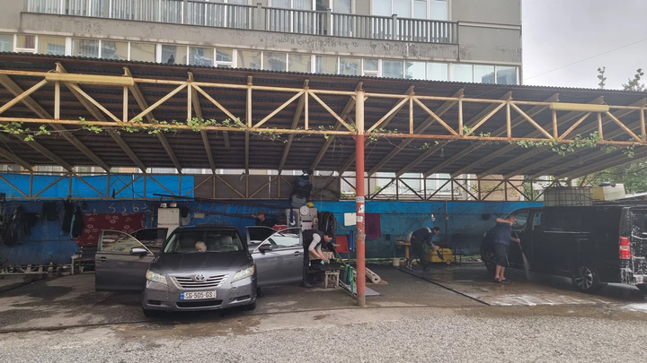 Car wash (Vakhtang Gorgasali St. 159)