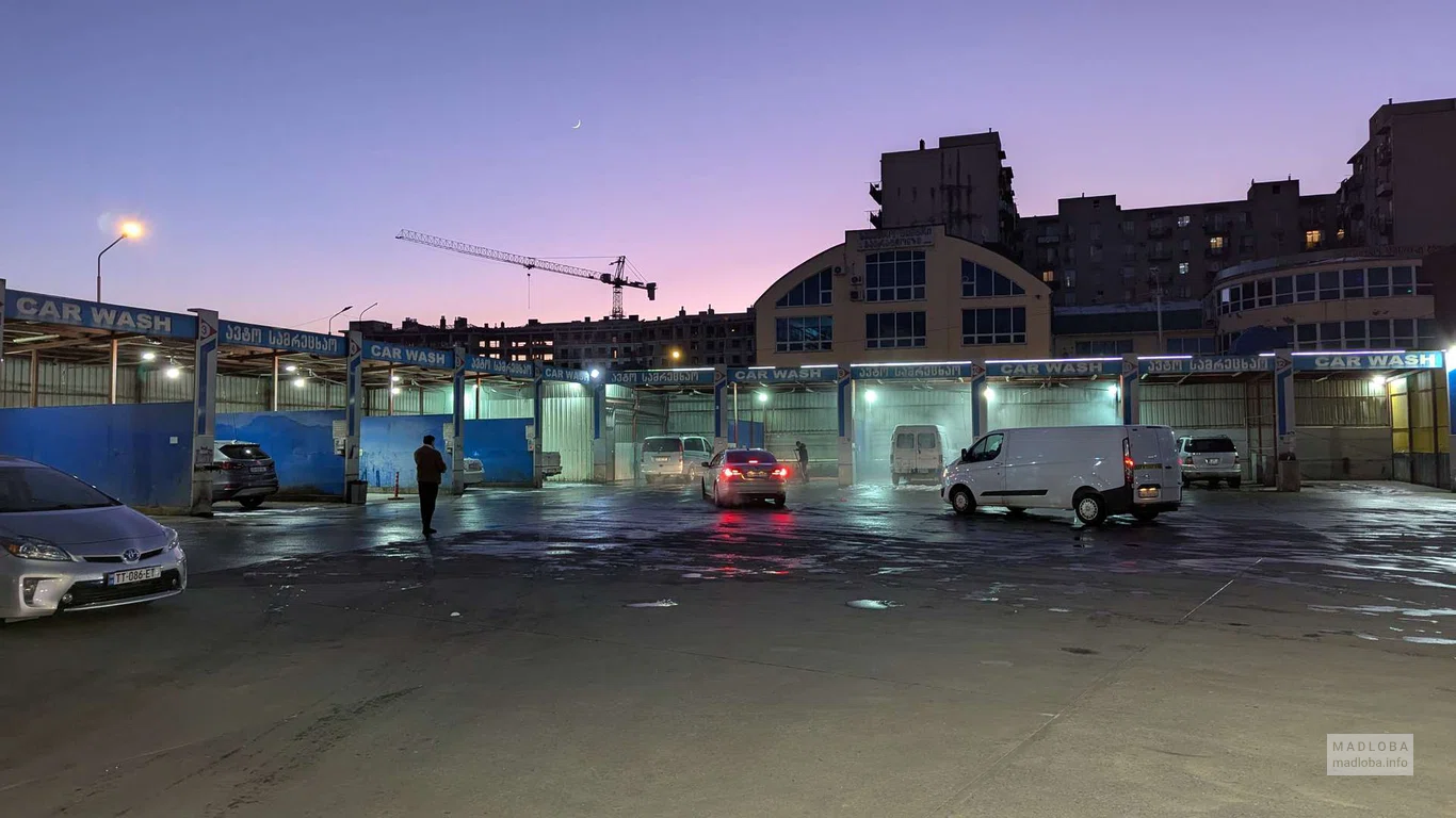 Автомойка на улице Петра Багратиони 153 в Батуми