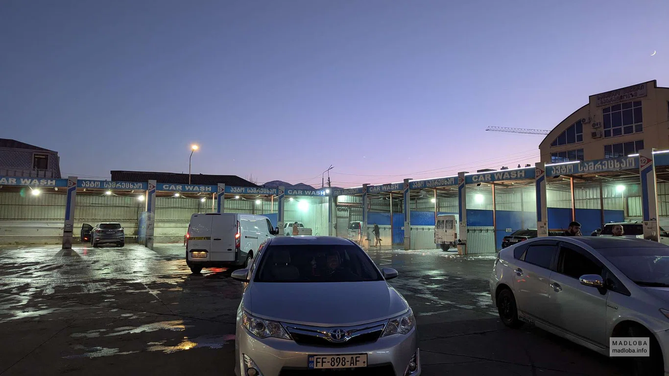 Автомойка на улице Петра Багратиони 153 в Батуми