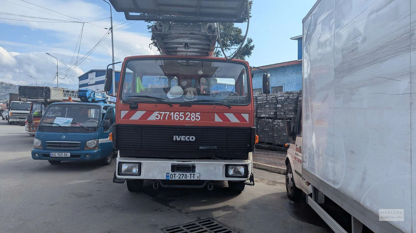 Автовышка Iveco MAGIRUS в Батуми – аренда, выезд, высотные работы,