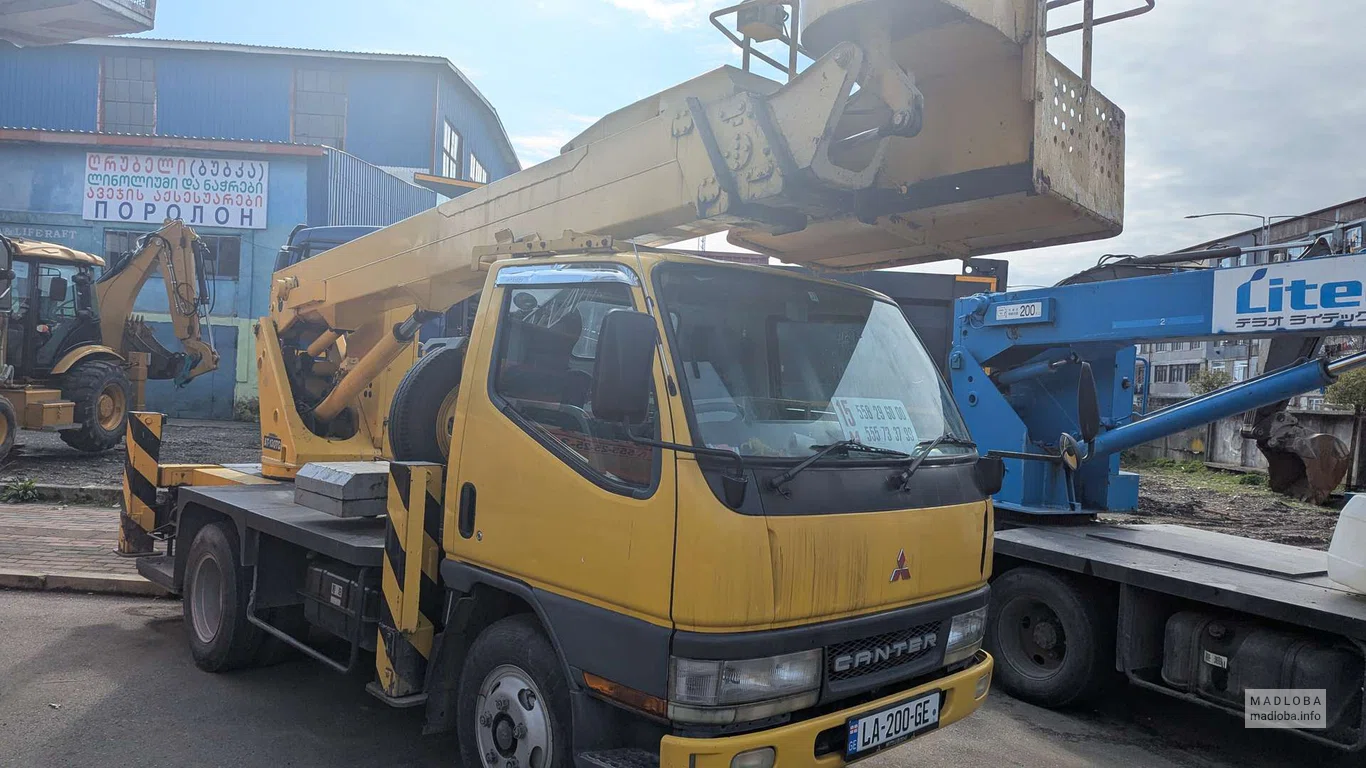 Автовышка Mitsubishi CANTER в Батуми — подъёмные работы, аренда, телефон 555 733799