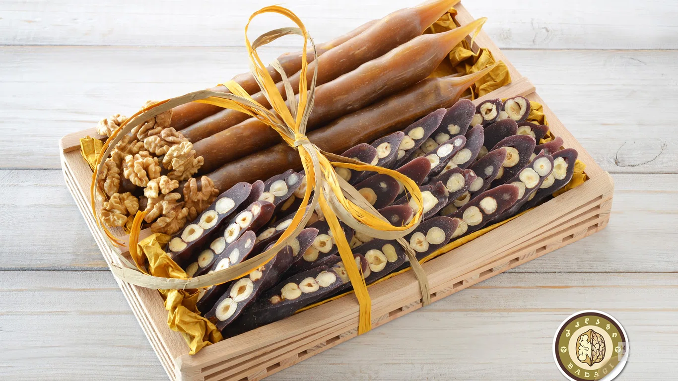 Подарочная упаковка сладостей в Candy store Badagi