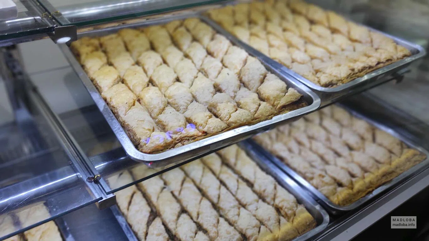 пахлава в Baklava House на улице Чавчавадзе 113, Батуми