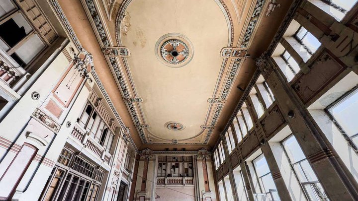 Ballroom in Chugureti district