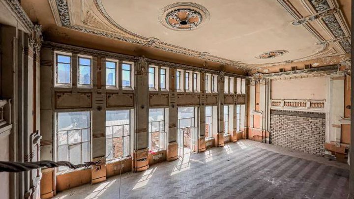Ballroom in Chugureti district