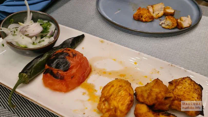Мясо и овощи на мангале