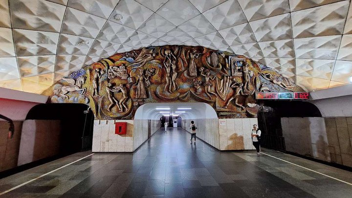 Bas-relief at the Technical University station