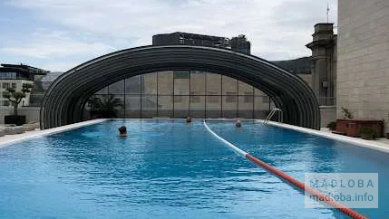 Бассейн на крыше фитнес-клуба "Fit Club"