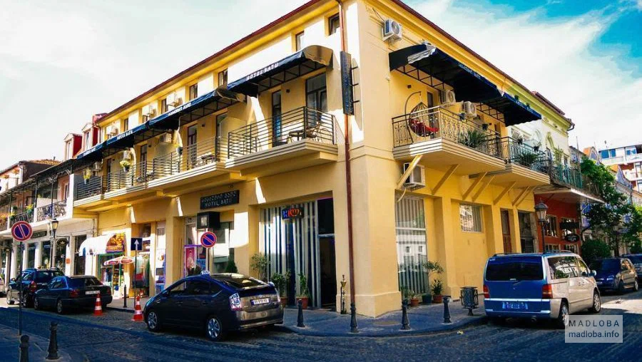 Отель "Batu Hotel"