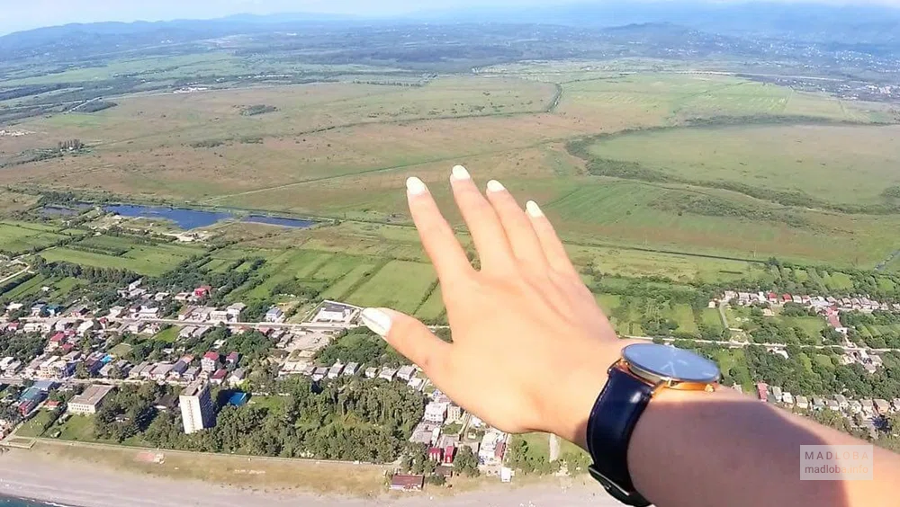 Вид на город с парапланера