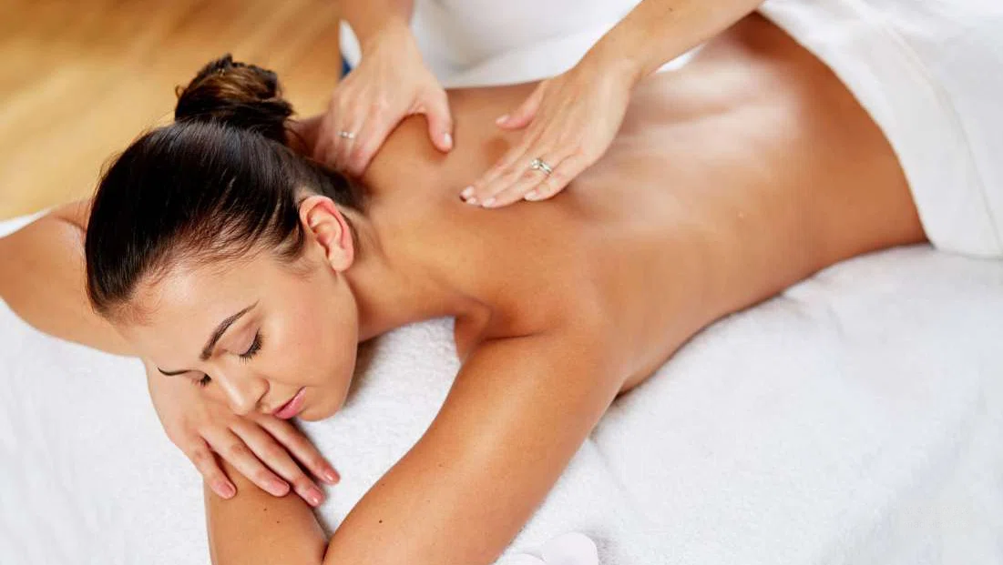 Массажный кабинет "For All (Swedish & Thai Massage)" массаж спины
