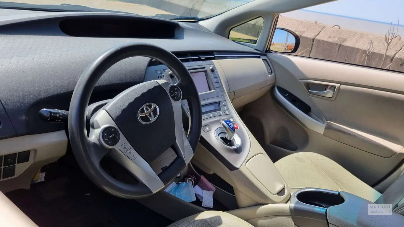 Toyota Prius напрокат в BatumicarsGE