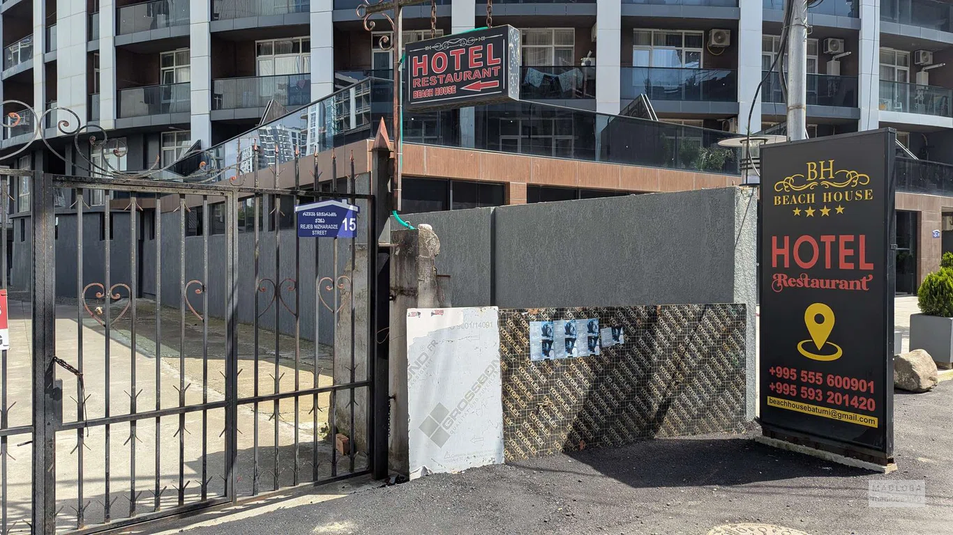 Отель "Beach House" в Батуми