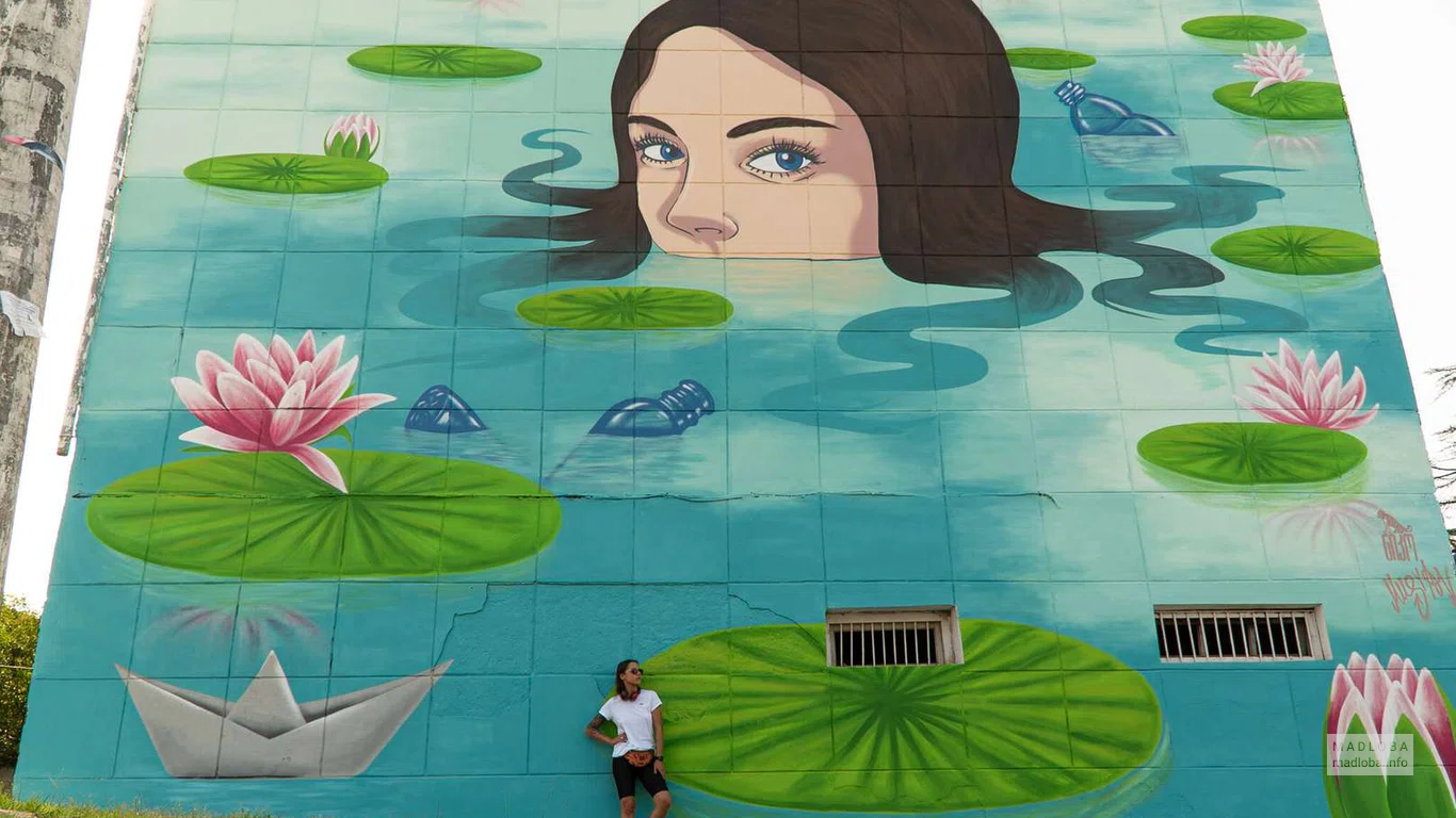 NIKO Street Art: Musya mural "Beauty drowning in Swamp"