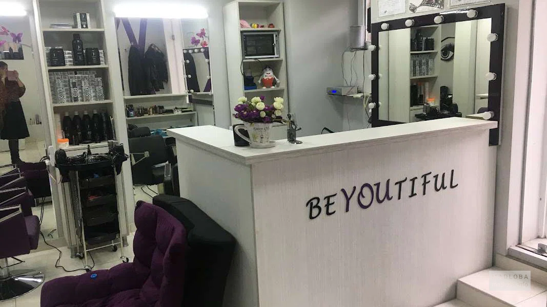 Beauty salon Beyoutiful стойка ресепшен