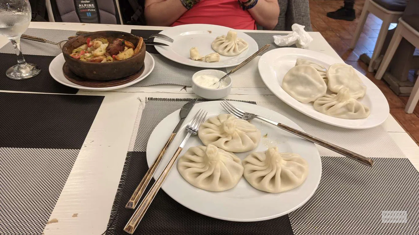 Подача хинкали