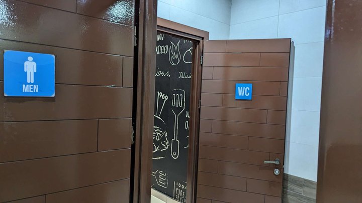Бесплатный туалет в ТЦ "Black Sea Mall" (в Wendy's)