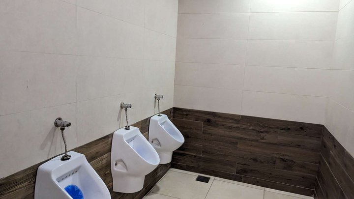 Бесплатный туалет в ТЦ "Black Sea Mall" (в Wendy's)