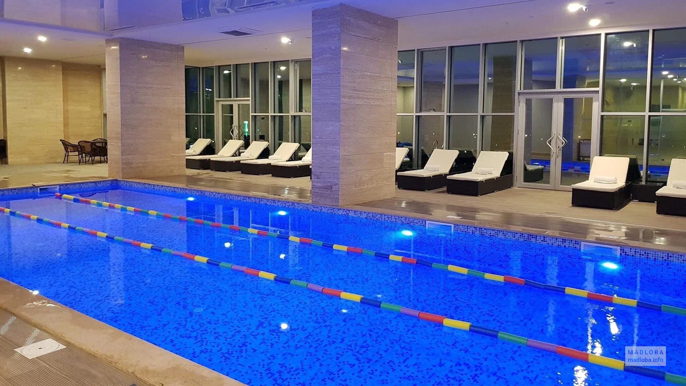 Бассейн в  "Best Western Premier Batumi"