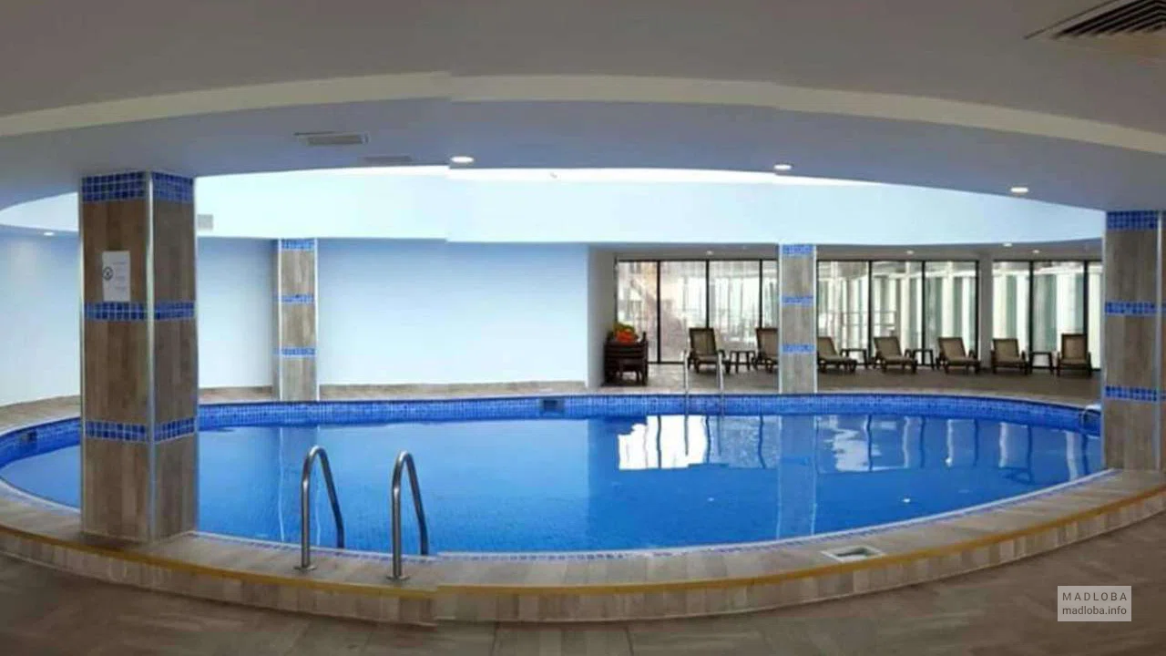 бассейн в Best Apartments City 5