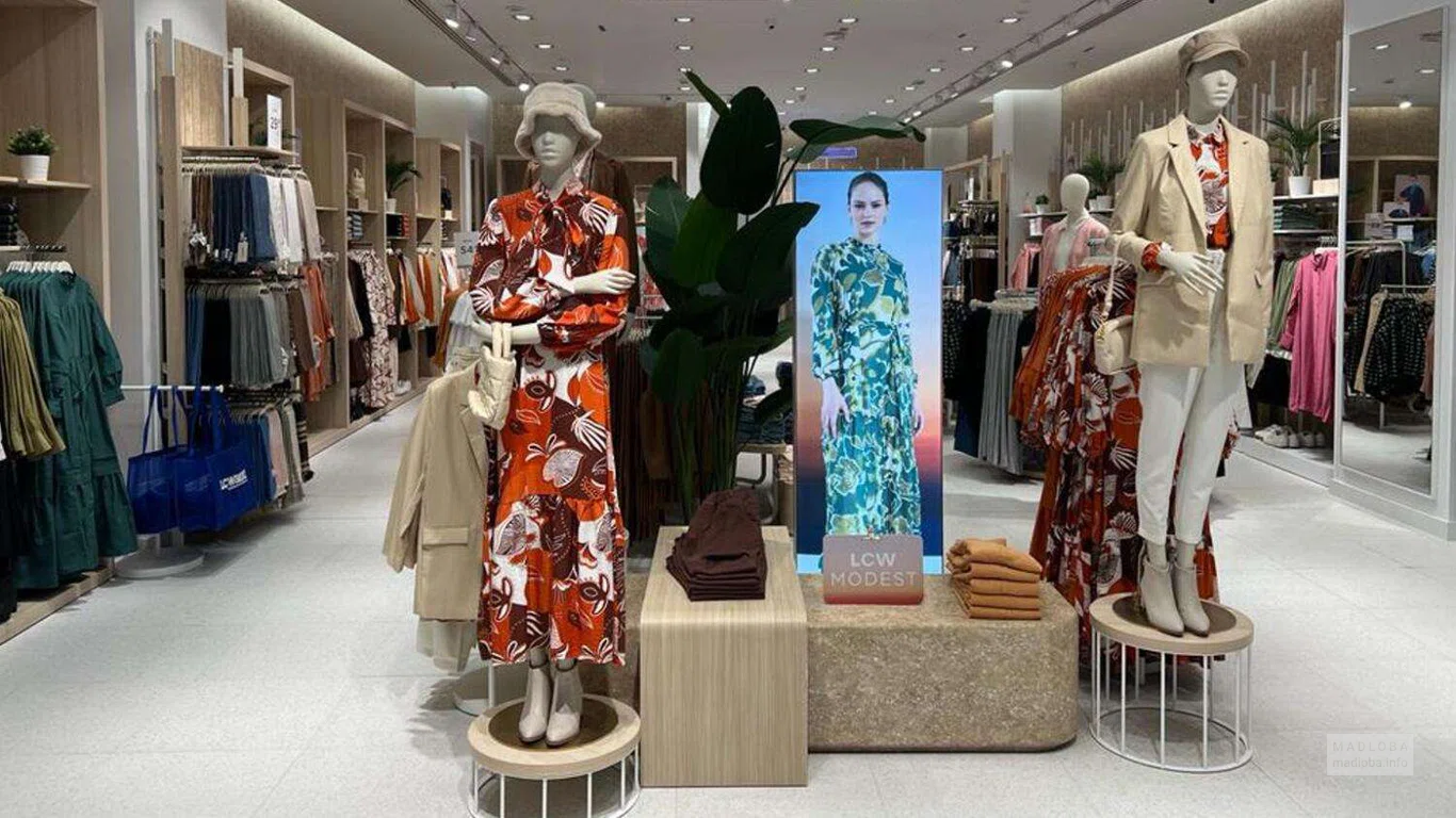 Одежда в магазине  "LC Waikiki"