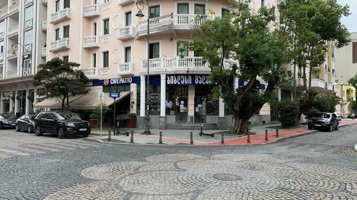 Biblus Books (52/18 Abashidze St.)