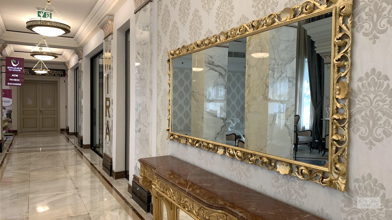 Коридор в The Biltmore Hotel Tbilisi