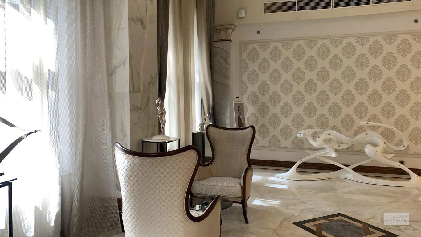 Место для отдыха в The Biltmore Hotel Tbilisi