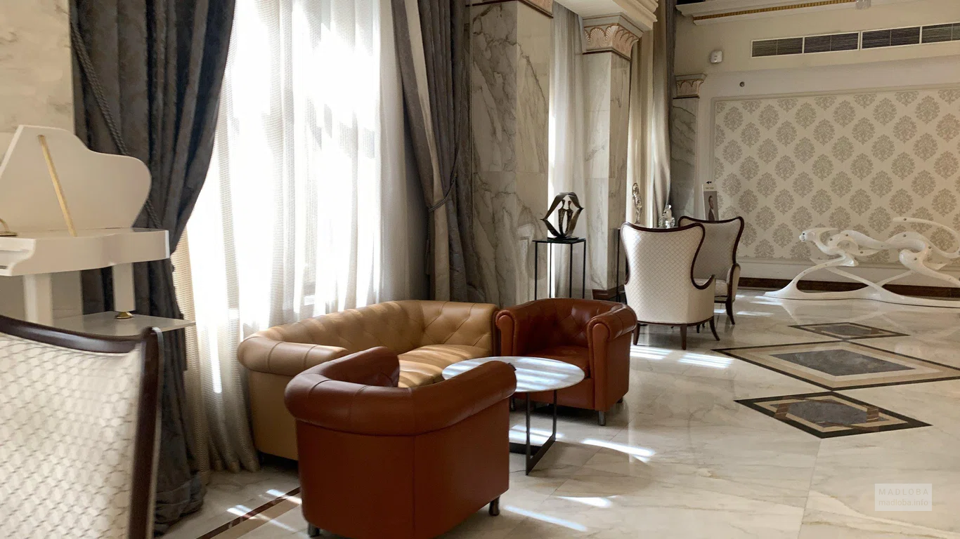 Место для отдыха в The Biltmore Hotel Tbilisi