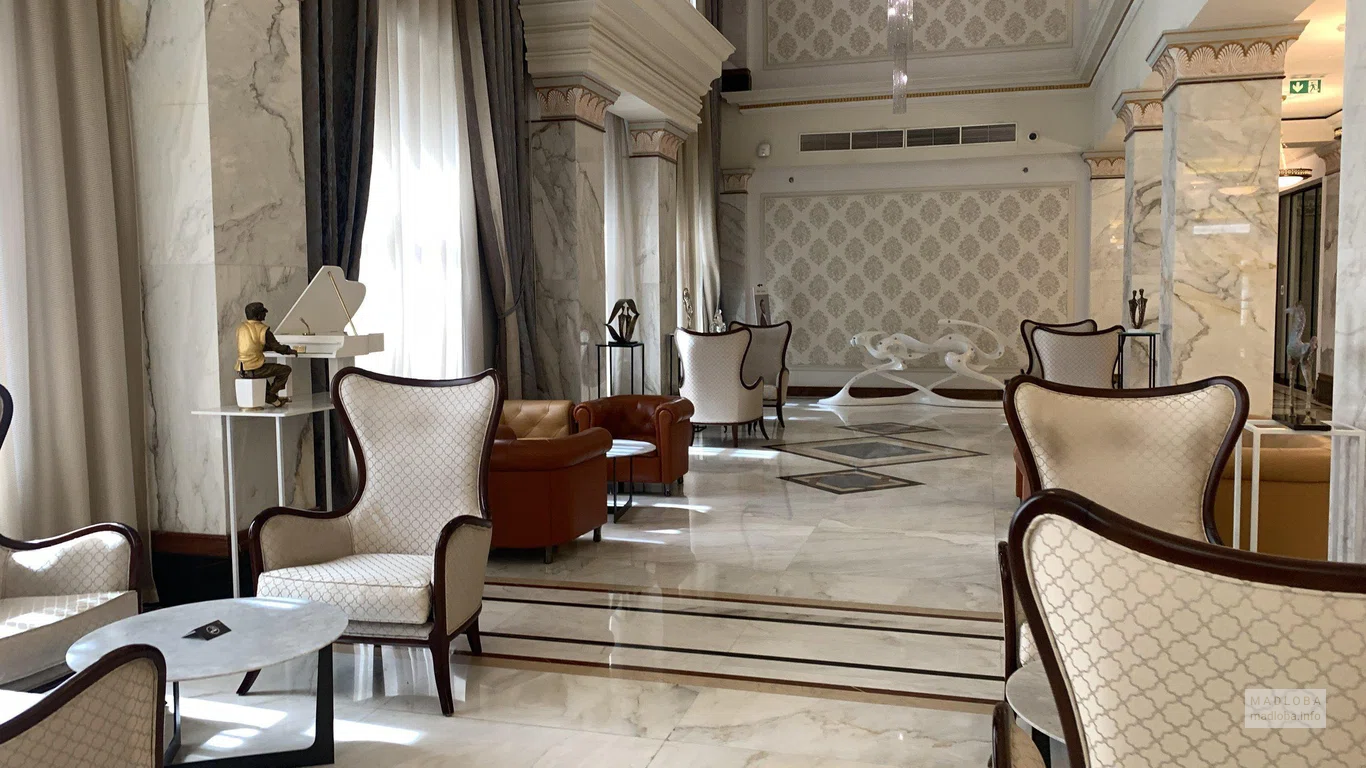 Место для отдыха в The Biltmore Hotel Tbilisi