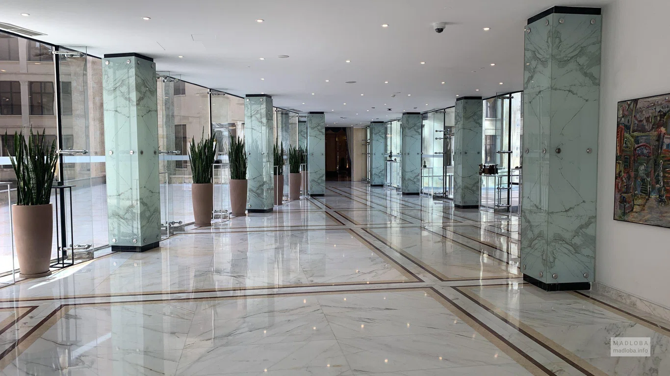 Коридор The Biltmore Hotel Tbilisi
